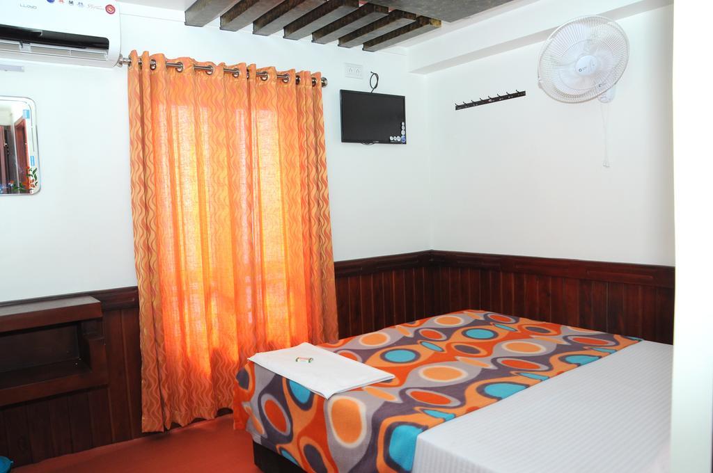 فندق Marari Houseboat ماراريكولام الغرفة الصورة