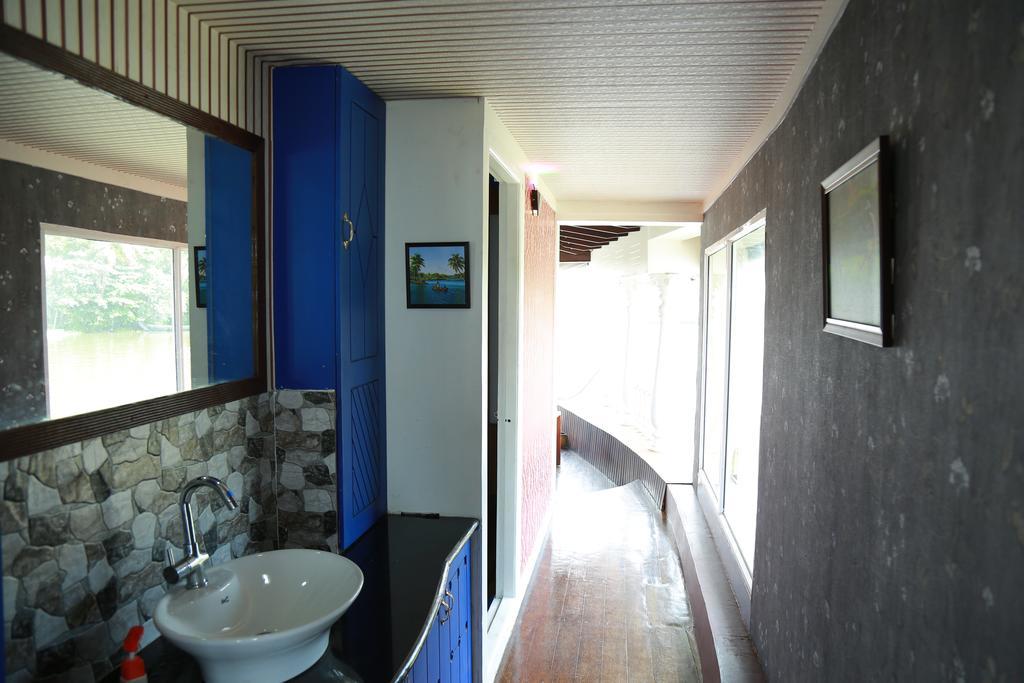 فندق Marari Houseboat ماراريكولام المظهر الخارجي الصورة