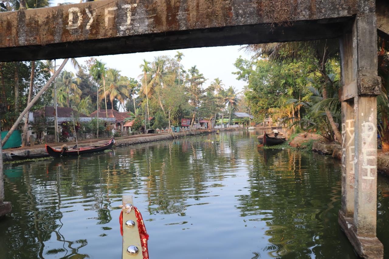 فندق Marari Houseboat ماراريكولام المظهر الخارجي الصورة
